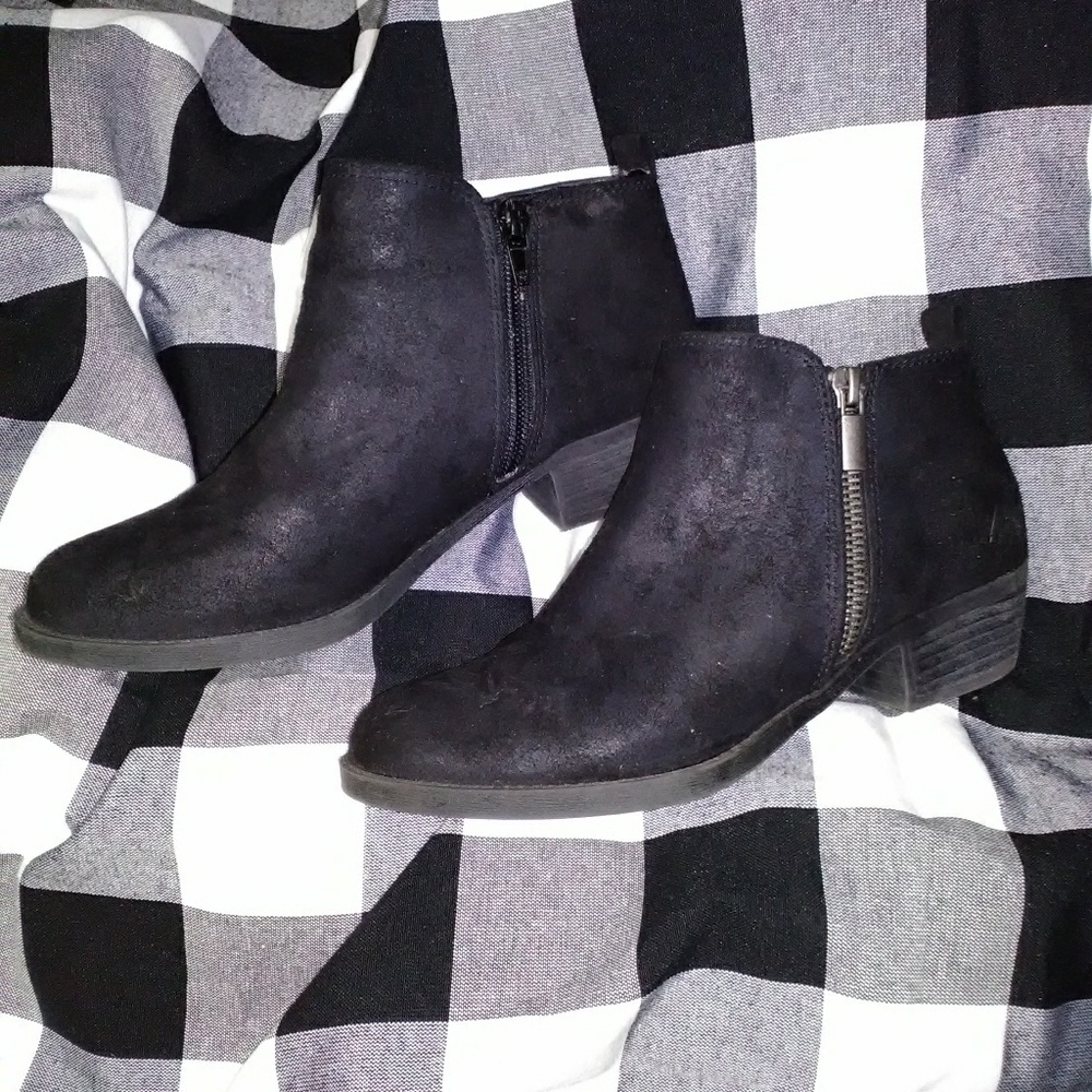 Black booties with two zippers